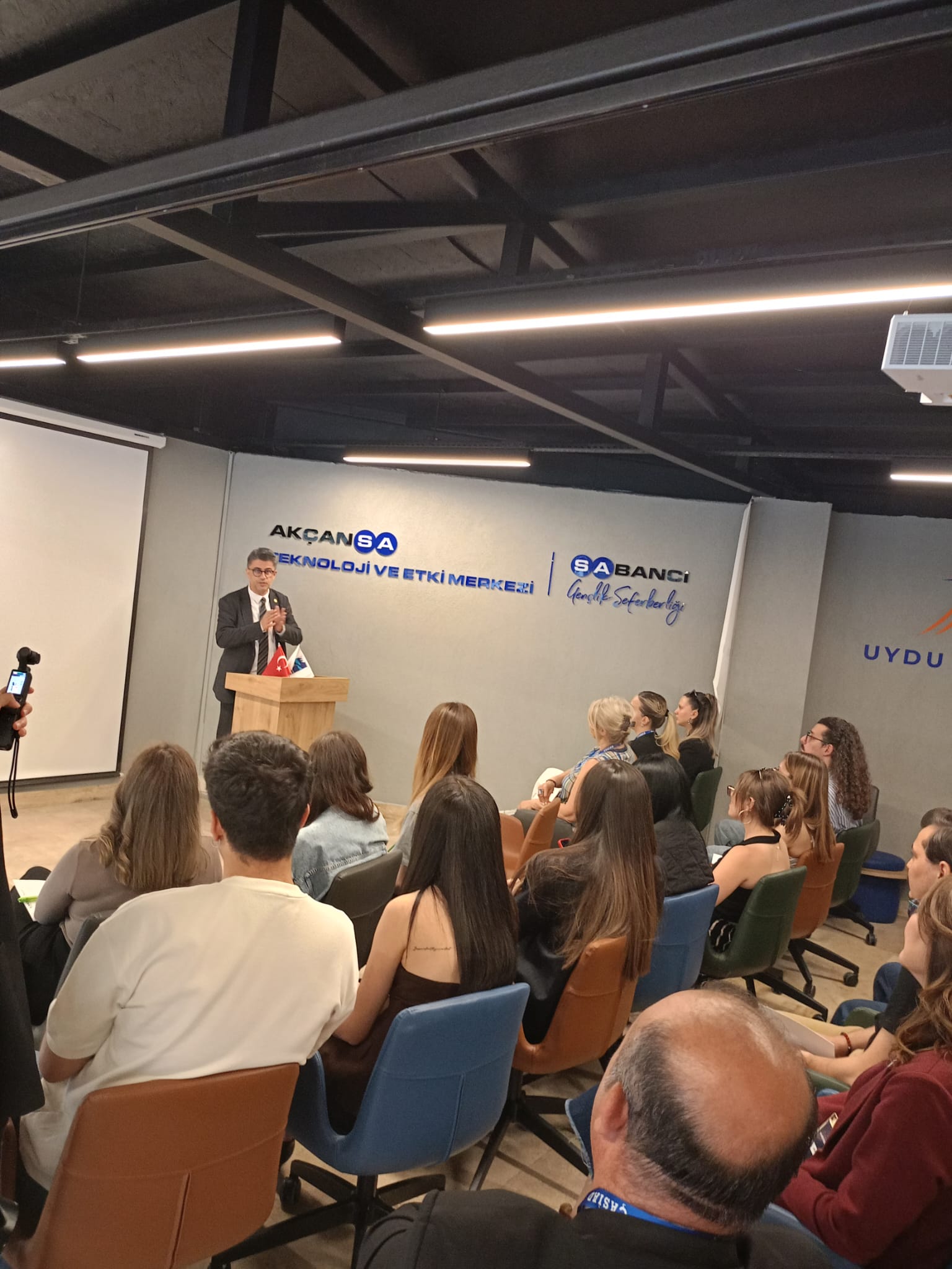 ÇASİAD ve ÇOMÜ Business Club İş Birliğiyle Düzenlenen Kariyer Akademisi Sertifika Töreni Gerçekleştirildi